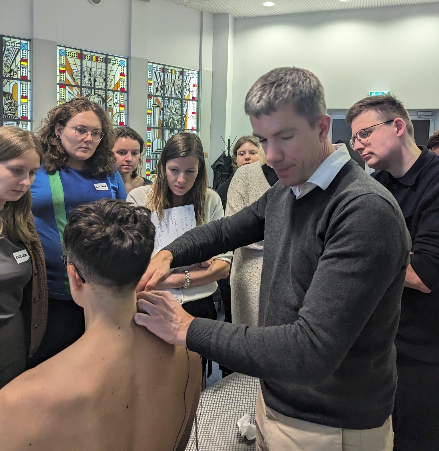 Dr. Pascal Proot, neuroloog, biedt in de omgeving van Gent hulp bij neurologische\naandoeningen.