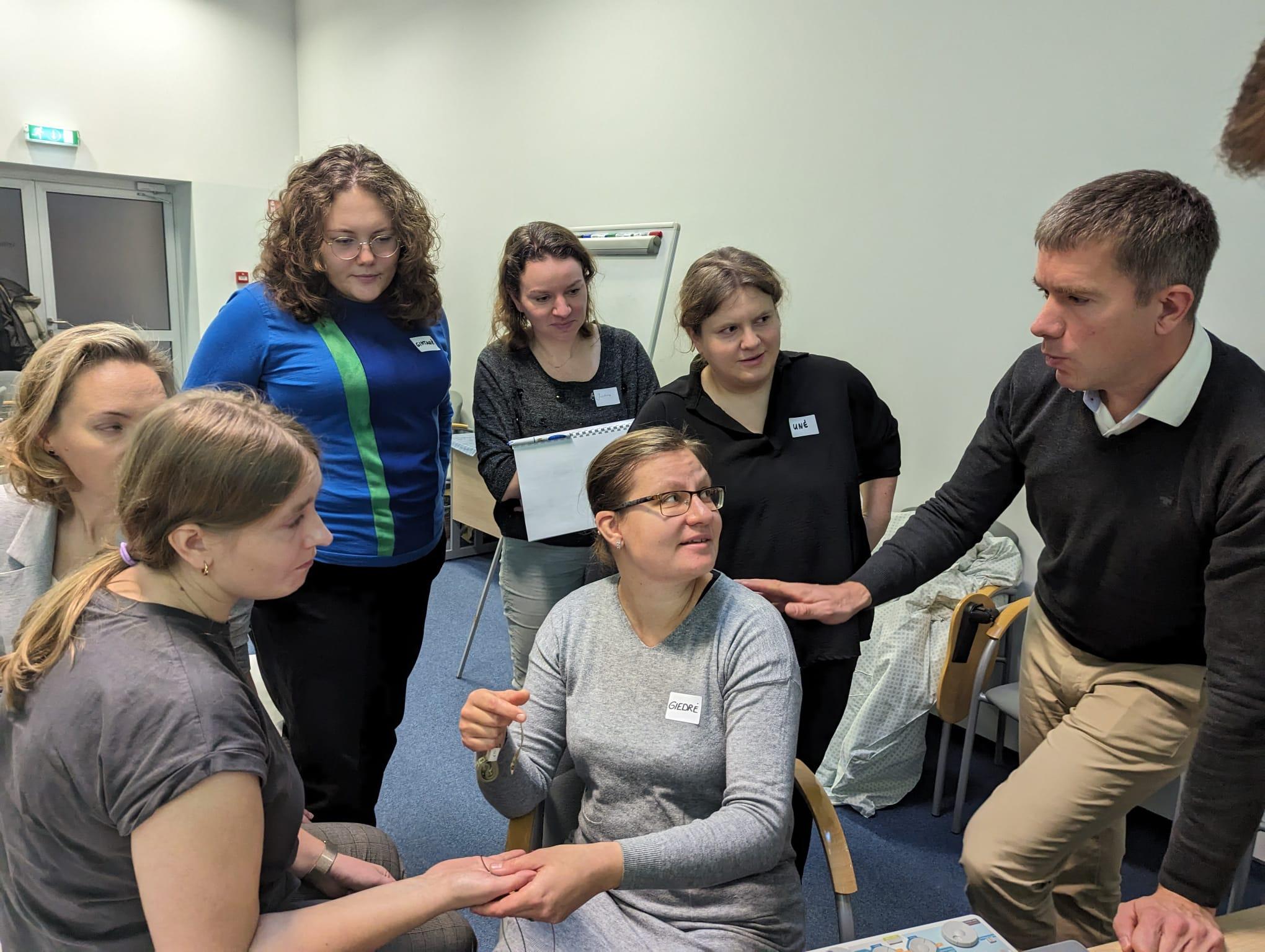 Neuroloog dr. Pascal Proot geeft trainingen in EMG in heel Vlaanderen en het buitenland.